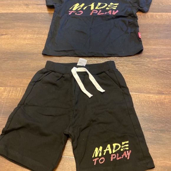 NEW BOYS MADE TO PLAY TOP & SHORTS COTTON SZ 5 - Picture 4 of 12